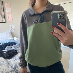 Patagonia Women's Green and Gray Zip Up Top